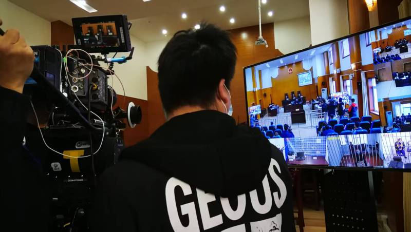 AI生成VS人工创意——虹口区广告片拍摄公司的技术浪漫主义实践